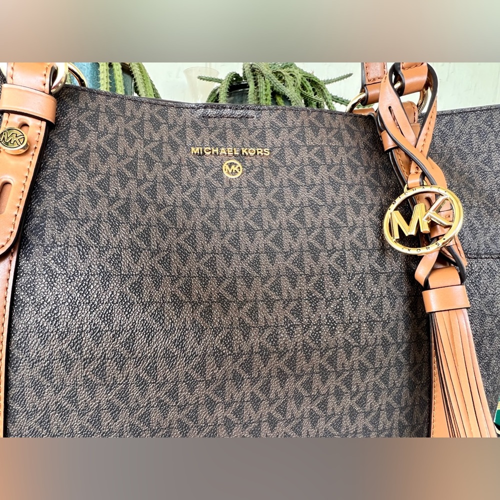 Michael Kors Sullivan Large Tote Bag - Picture 7 of 10